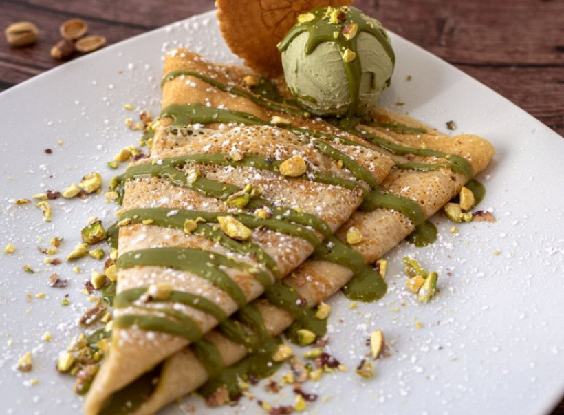 Demo pistachio crepe photography; not an official YOSS Crêpello image