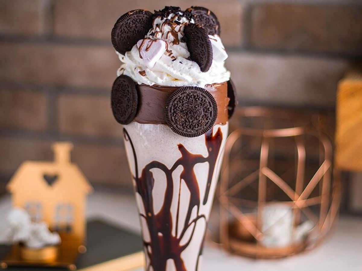 Demo milkshake photography; not an official YOSS Crêpello image